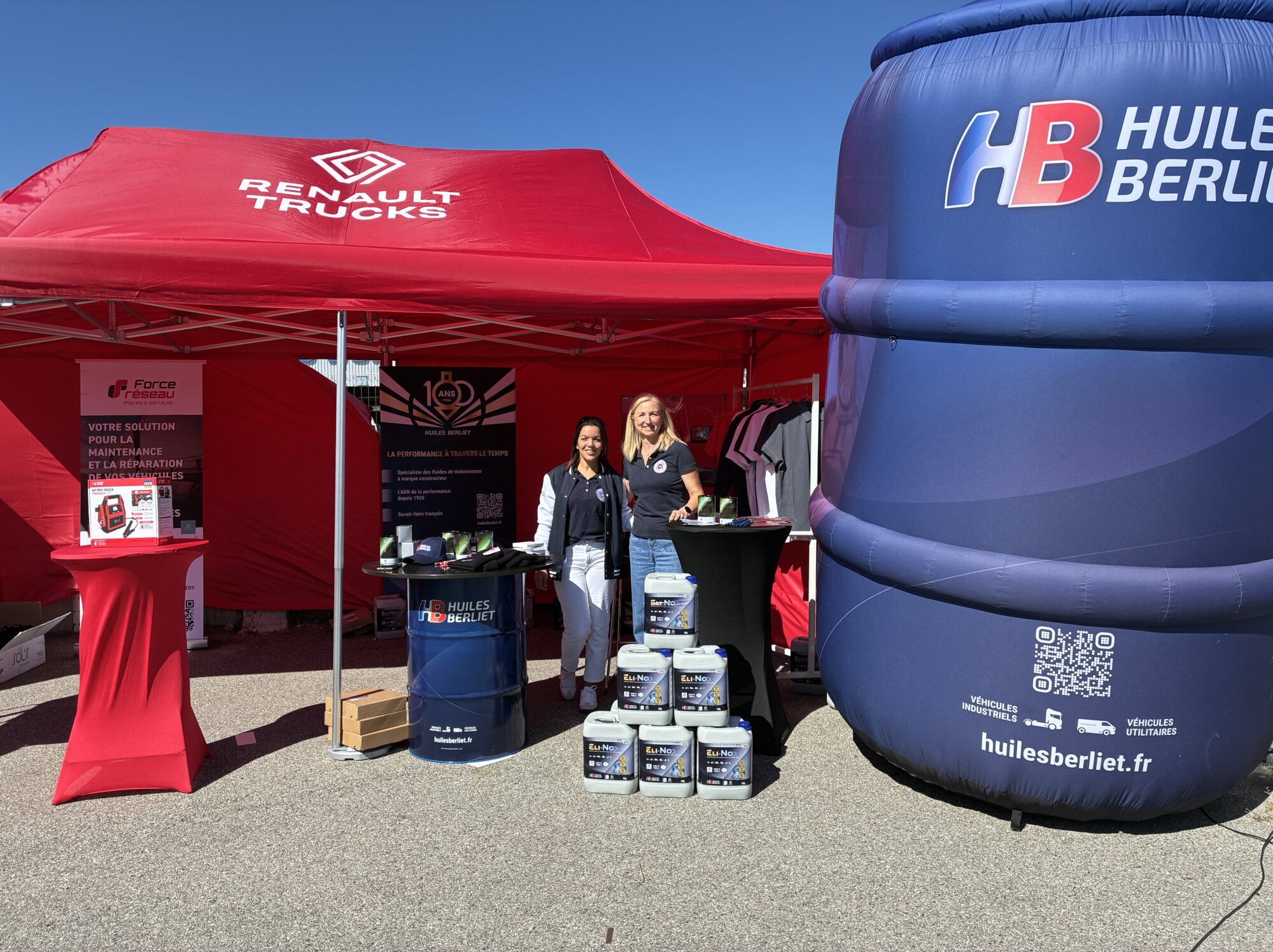 Équipe HUILES BERLIET présentant ses solutions de maintenance sur un stand professionnel à Valence